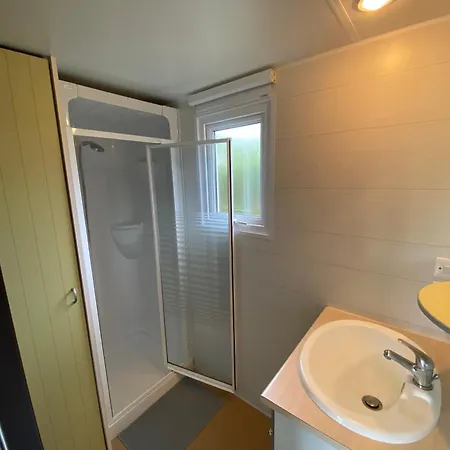 Les 4 Saisons אתר קמפינג Oust